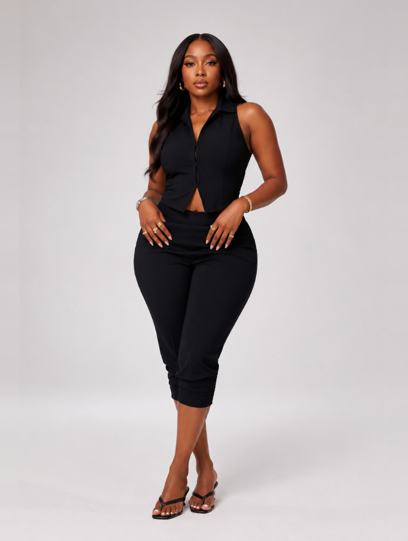 Sculpted Sleek Capri Pants